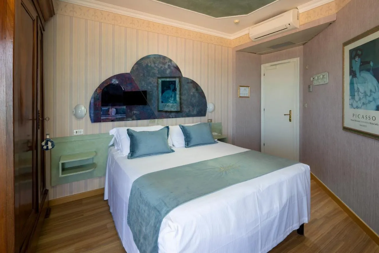 Hotel Des Nations - Vintage Hotel Sul Mare Риччоне